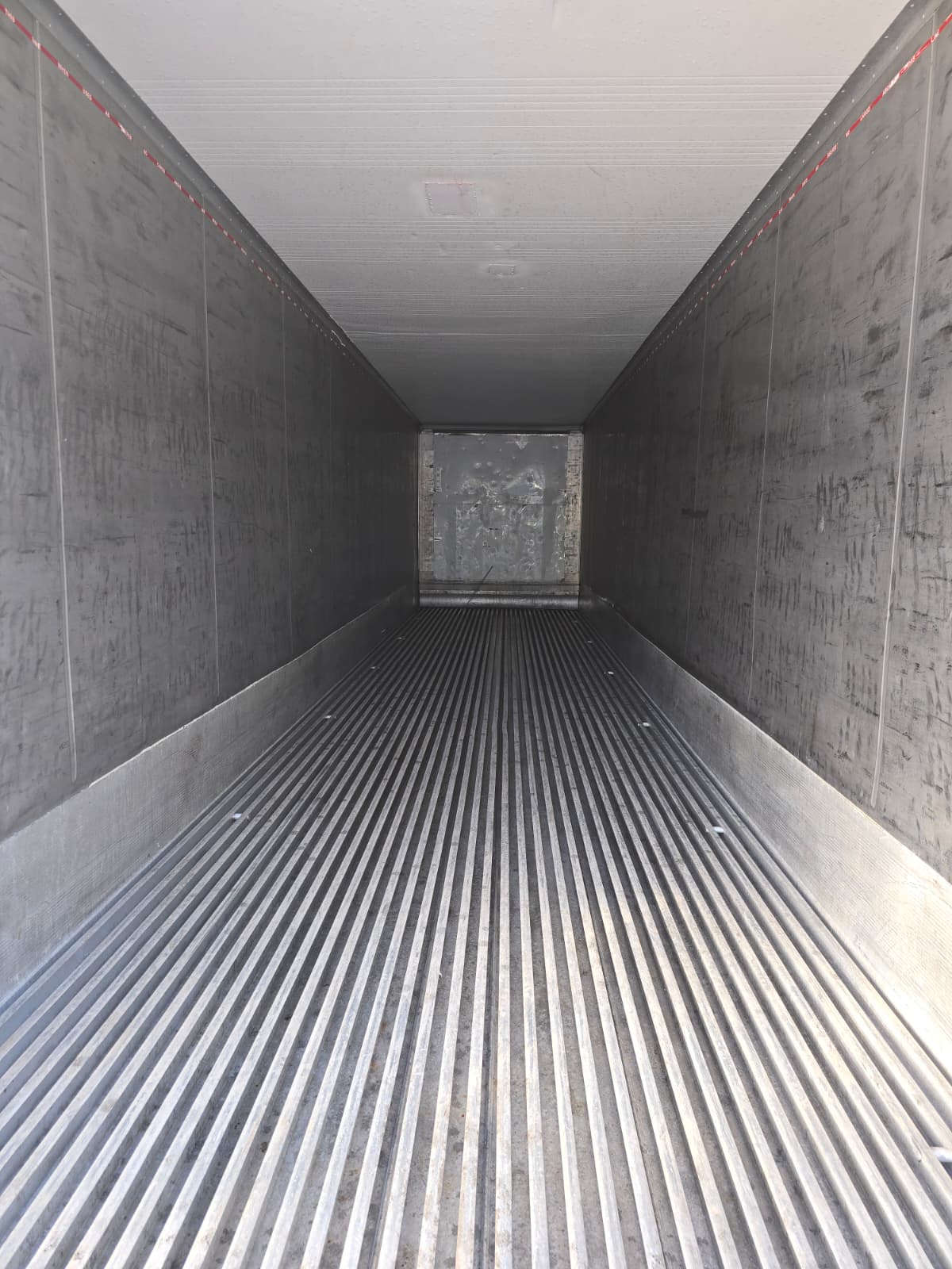 40HC Insulated Shipping Container – White Exterior