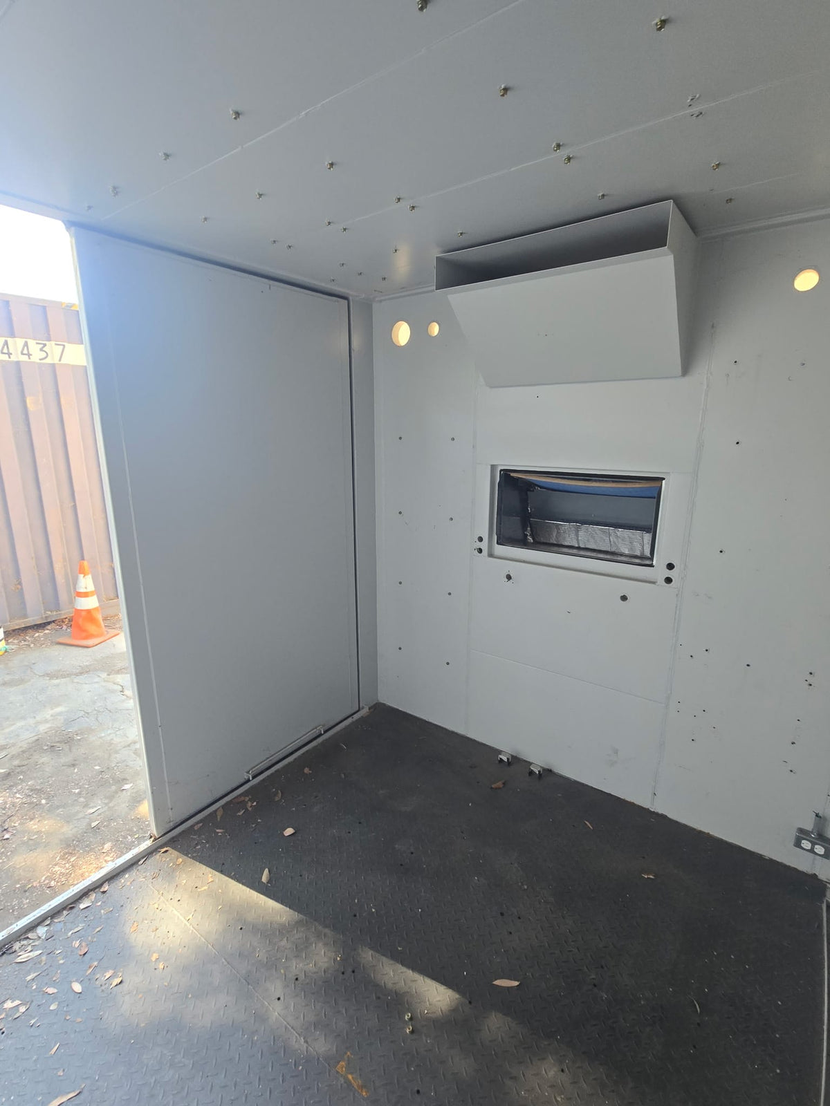 9'9" Insulated Container with Double Cargo Doors – Special Price $3,500